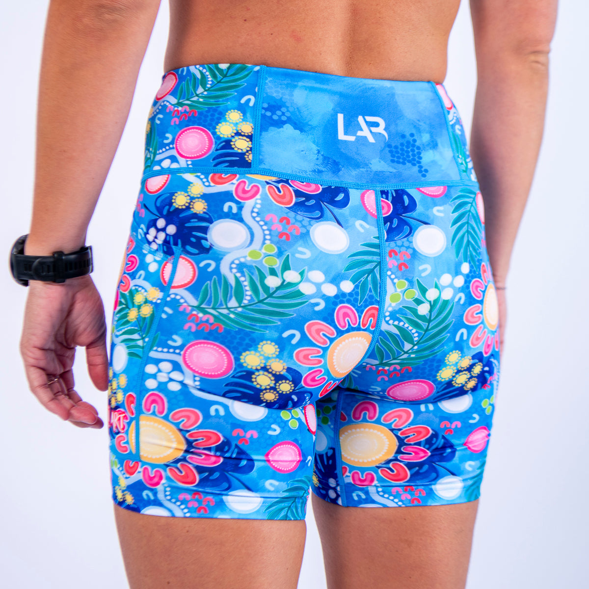 Gathering by Mirii Seamless Mid-Thigh Run Shorts